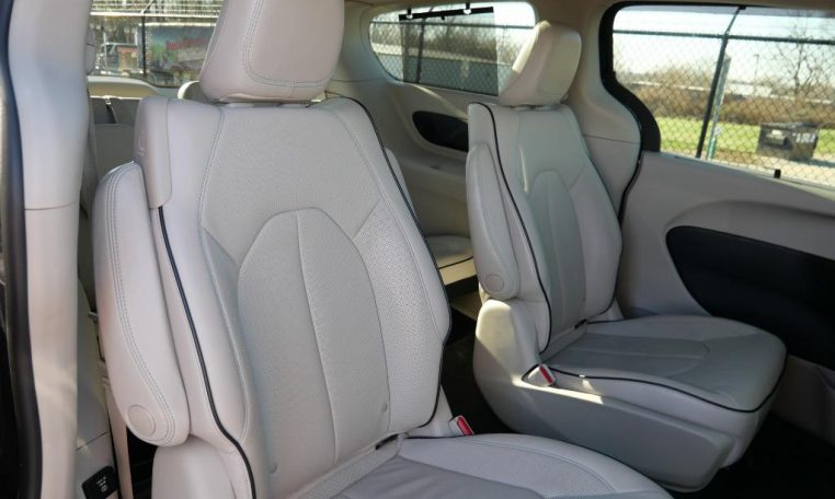 2018 Chrysler Pacifica Hybrid Limited 30409AT Paul Sherry