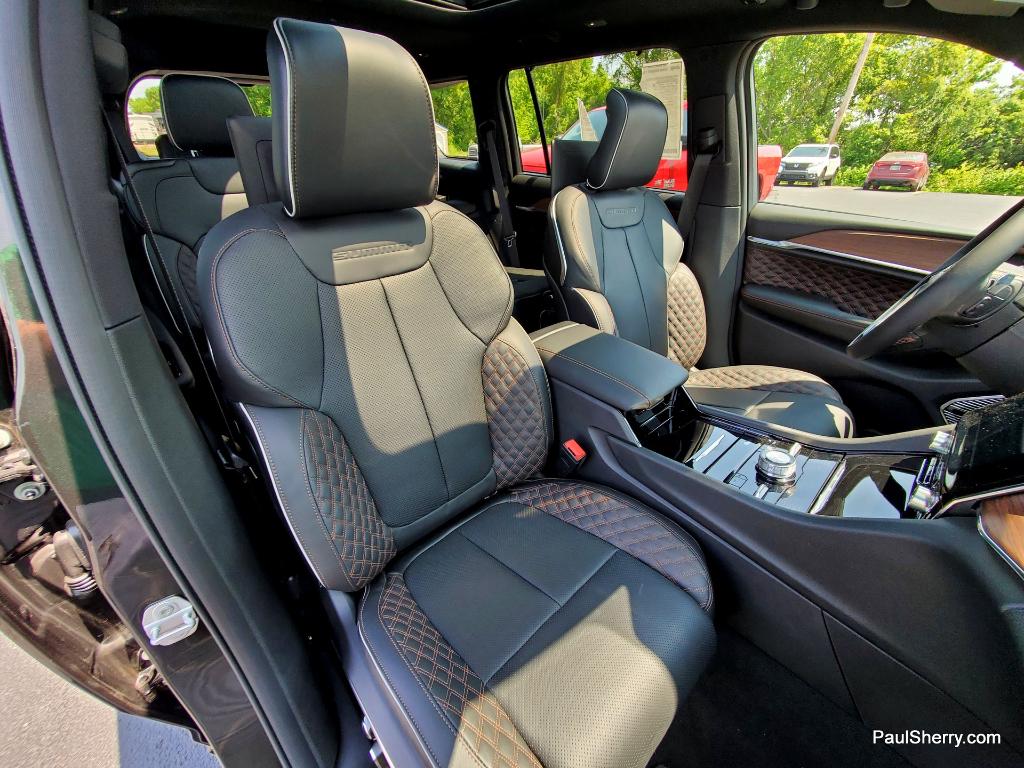 2023 Jeep Grand Cherokee L Summit High Altitude Hemi 4X4 | 30946T