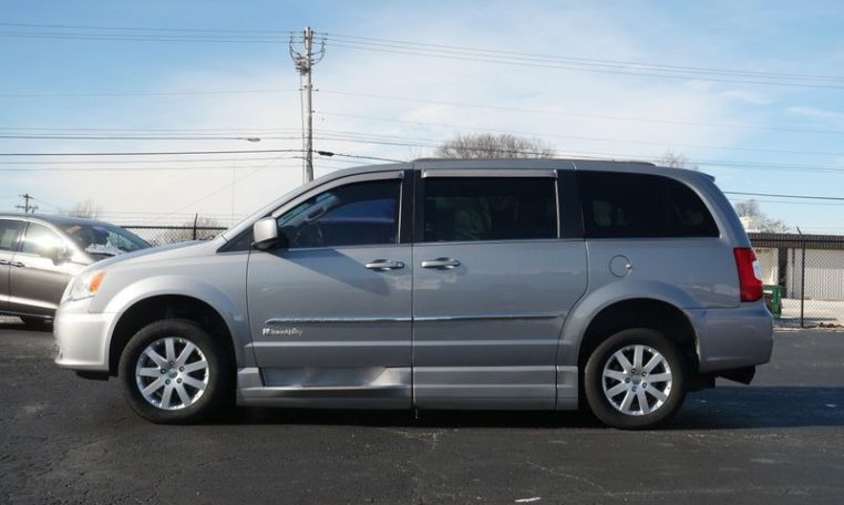 2015 Chrysler Town Country BraunAbility Side-Entry Mobility