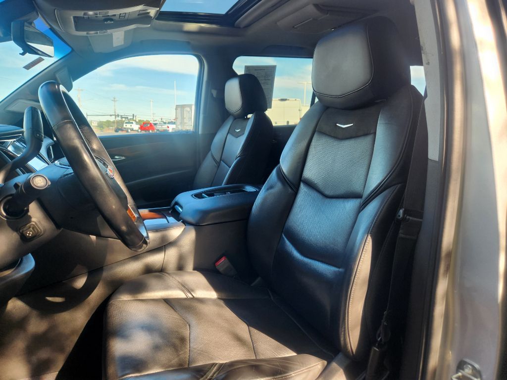 Used 2019 Cadillac Escalade ESV Luxury with VIN 1GYS3HKJXKR246907 for sale in Piqua, OH