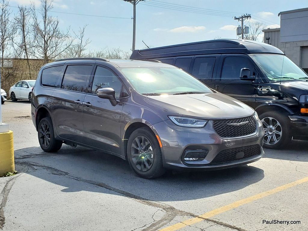 Used 2021 Chrysler Pacifica Touring with VIN 2C4RC1FG8MR535386 for sale in Piqua, OH