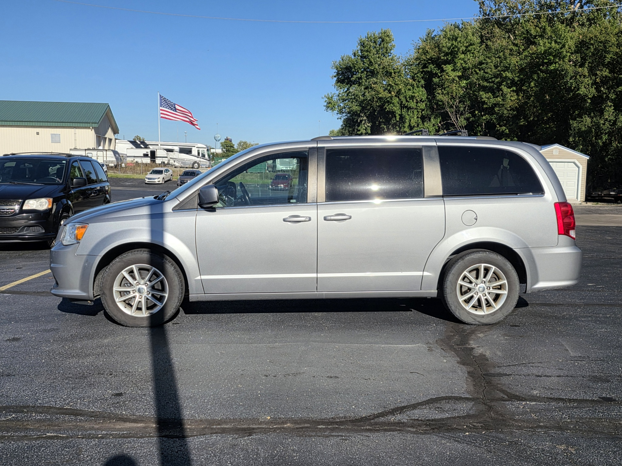 Used 2019 Dodge Grand Caravan SXT with VIN 2C4RDGCG5KR693329 for sale in Piqua, OH