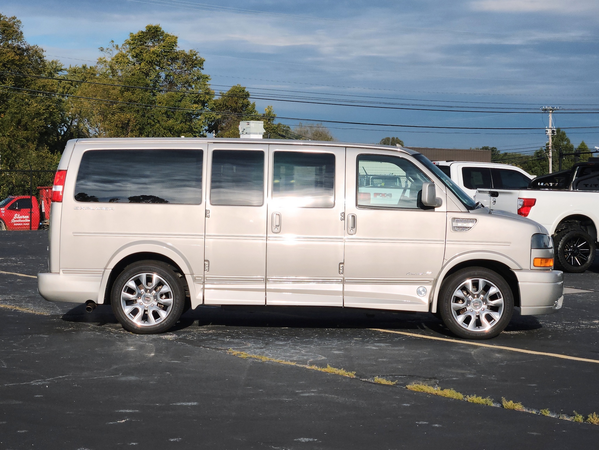 2022 GMC Savana Cargo Work Van - Photo 9