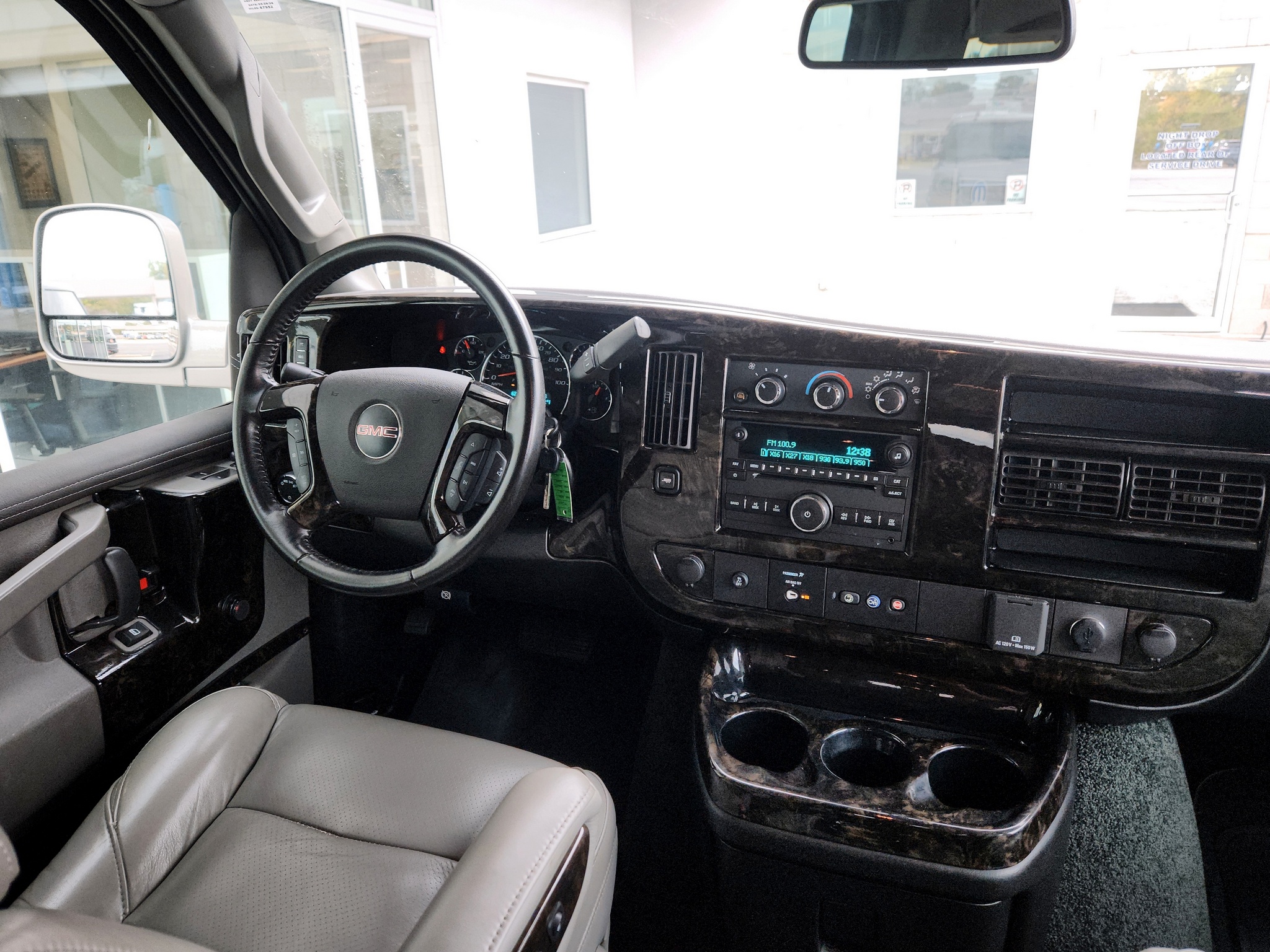 2022 GMC Savana Cargo Work Van - Photo 27