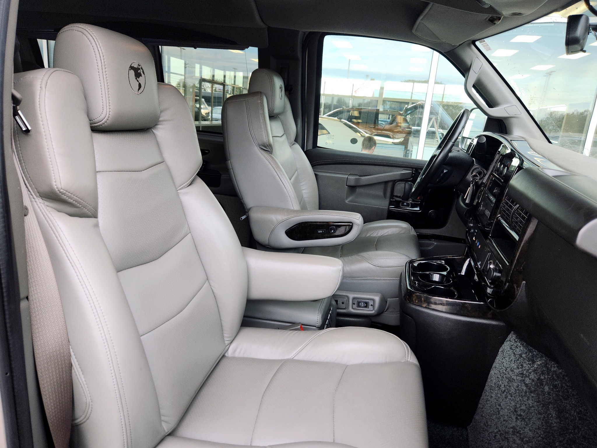 2022 GMC Savana Cargo Work Van - Photo 36