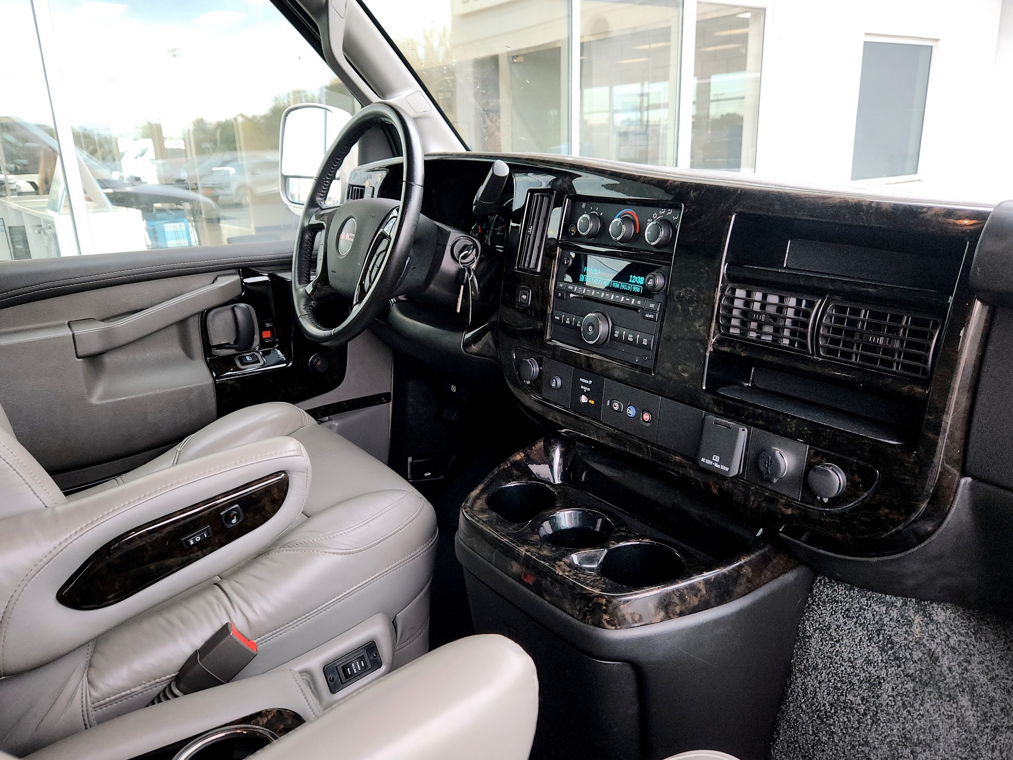 2022 GMC Savana Cargo Work Van - Photo 37