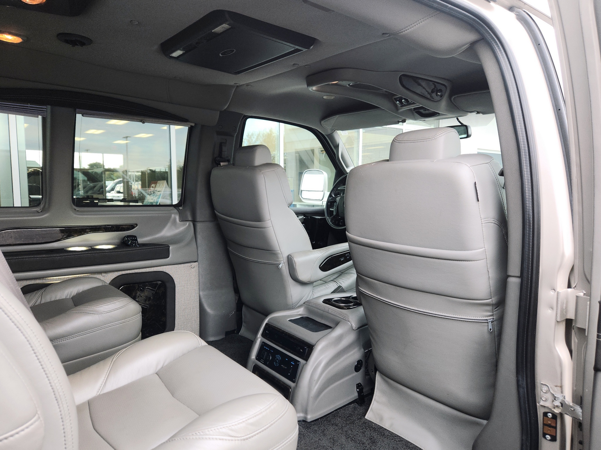 2022 GMC Savana Cargo Work Van - Photo 41